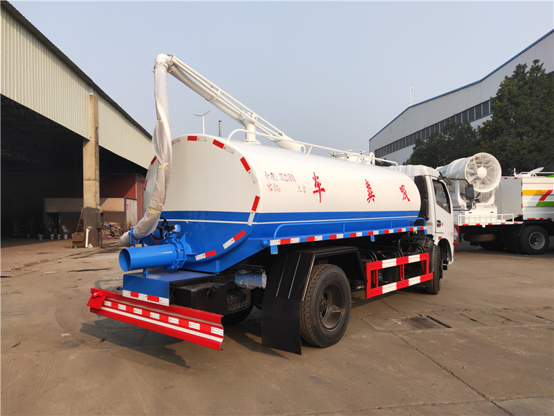 東風牌8方吸糞車