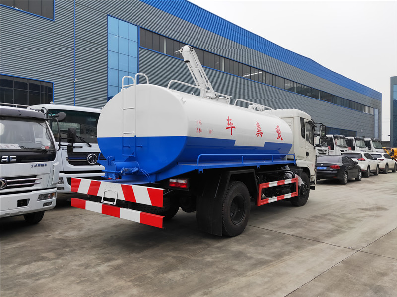 東風牌13方吸糞車