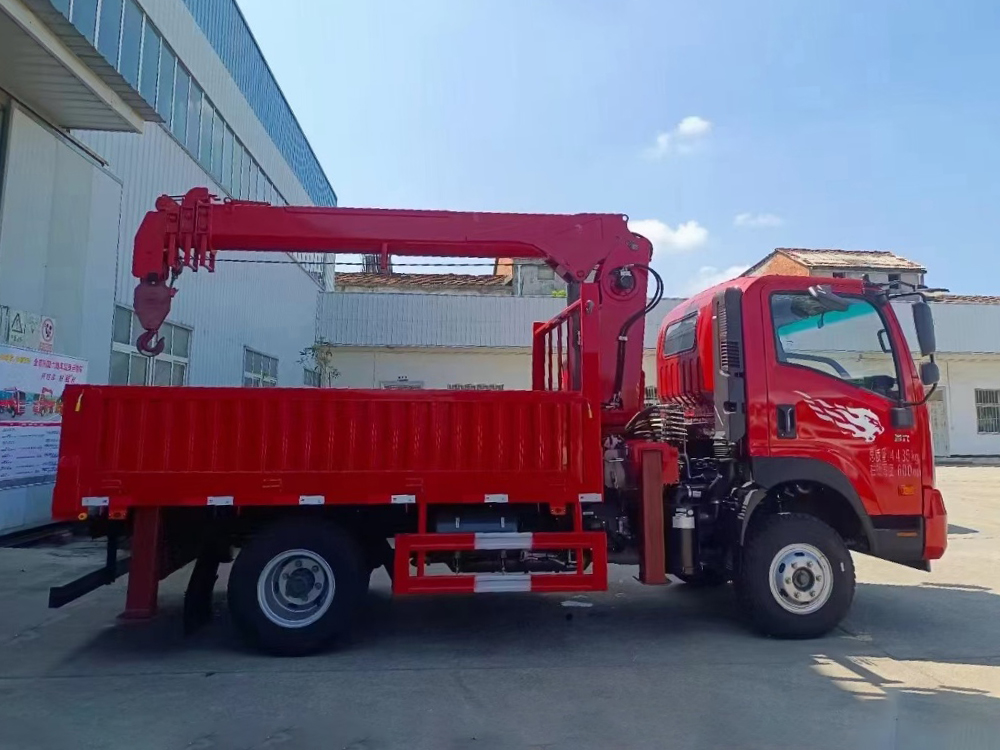 國六重汽藍(lán)牌長威5噸四節(jié)直臂隨車吊