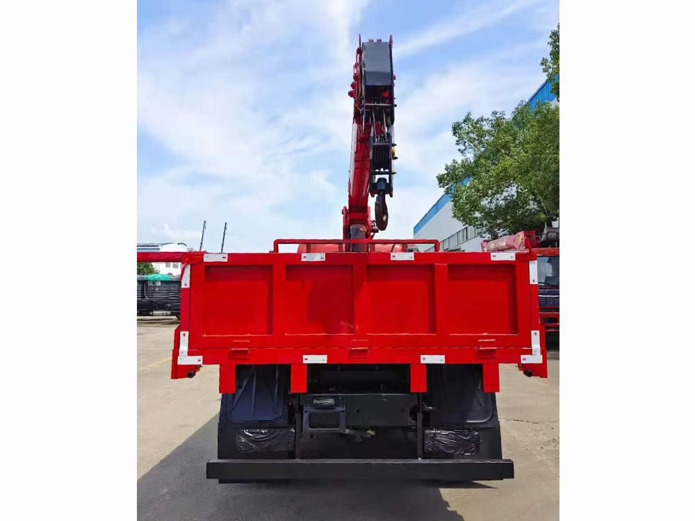 國六重汽藍(lán)牌長威5噸四節(jié)直臂隨車吊